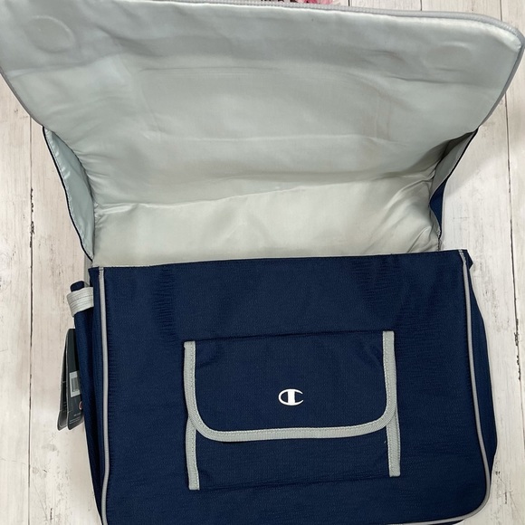 Champion Large Insulated Shoulder Bag - Picture 4 of 9